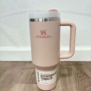 NWT Stanley Pink Quencher H2.0 Tumbler 40 oz